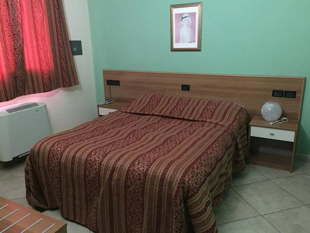 Hotel Le Corti Pitstop Ferrara 2*,