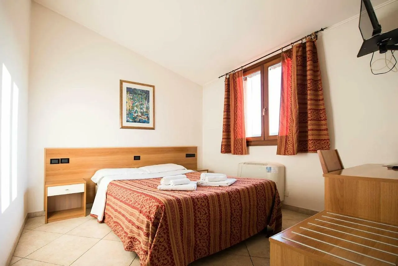 Hotel Le Corti Pitstop Ferrara 2*,